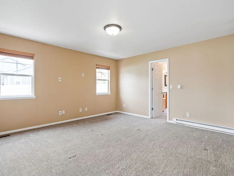 1068 Canal Dr — Photo 12
