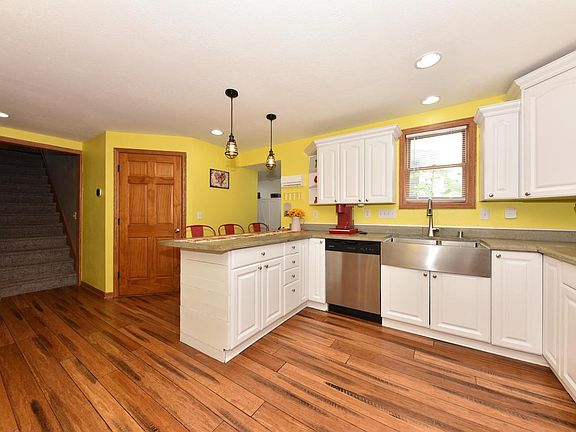 4th image of 657 First STREET