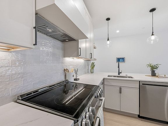 4th image of 374 Athens St #3