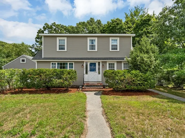 121 Elm St, Methuen, MA 01844