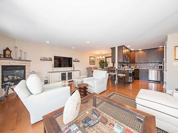 3rd image of 26 W Broadway Blvd #503