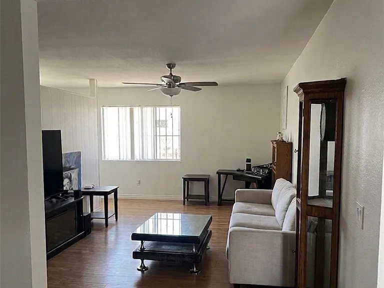 999 Valencia St #4 — Photo 4