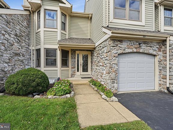3rd image of 331 Basswood Cir