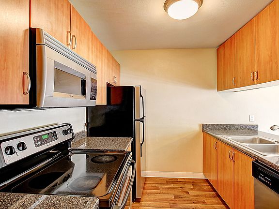 5th image of 13808 NE 12th St #R102