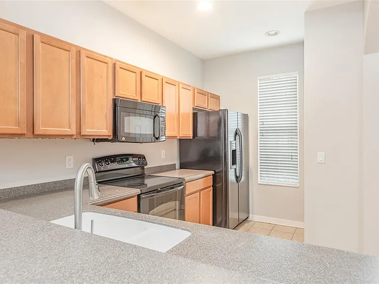 1125 Grantham Dr — Photo 10