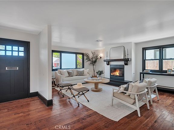 4th image of 526 W 40th St