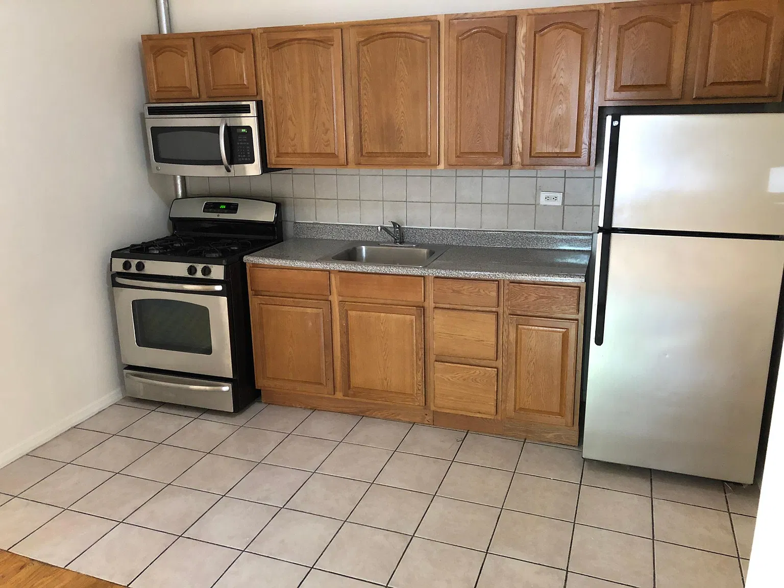 5 bed, $1,125 — Photo 1