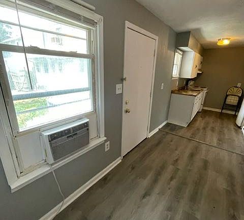 2nd image of 104 N 4th St #B