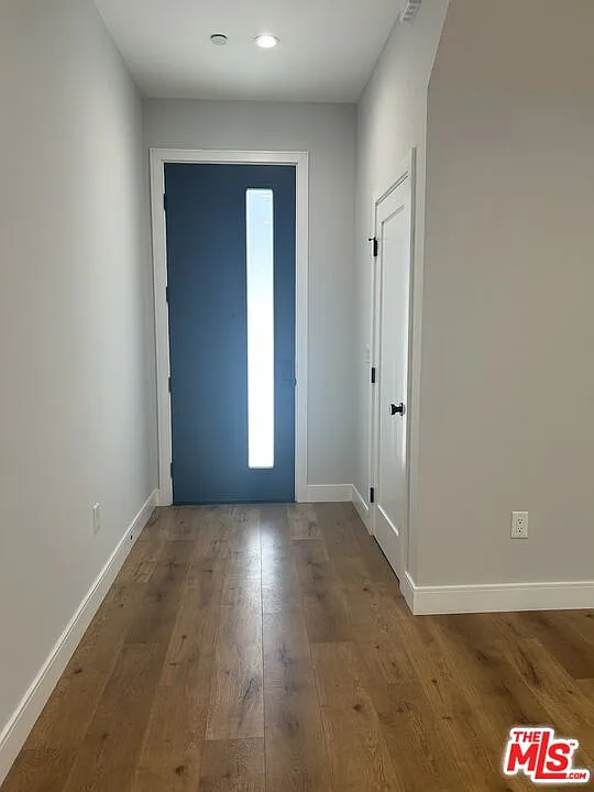 3 bed, 3.0 bath, 1480 sqft, $3,800 — Photo 3
