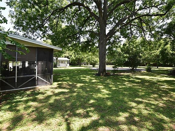 5th image of 1016 Park Dr