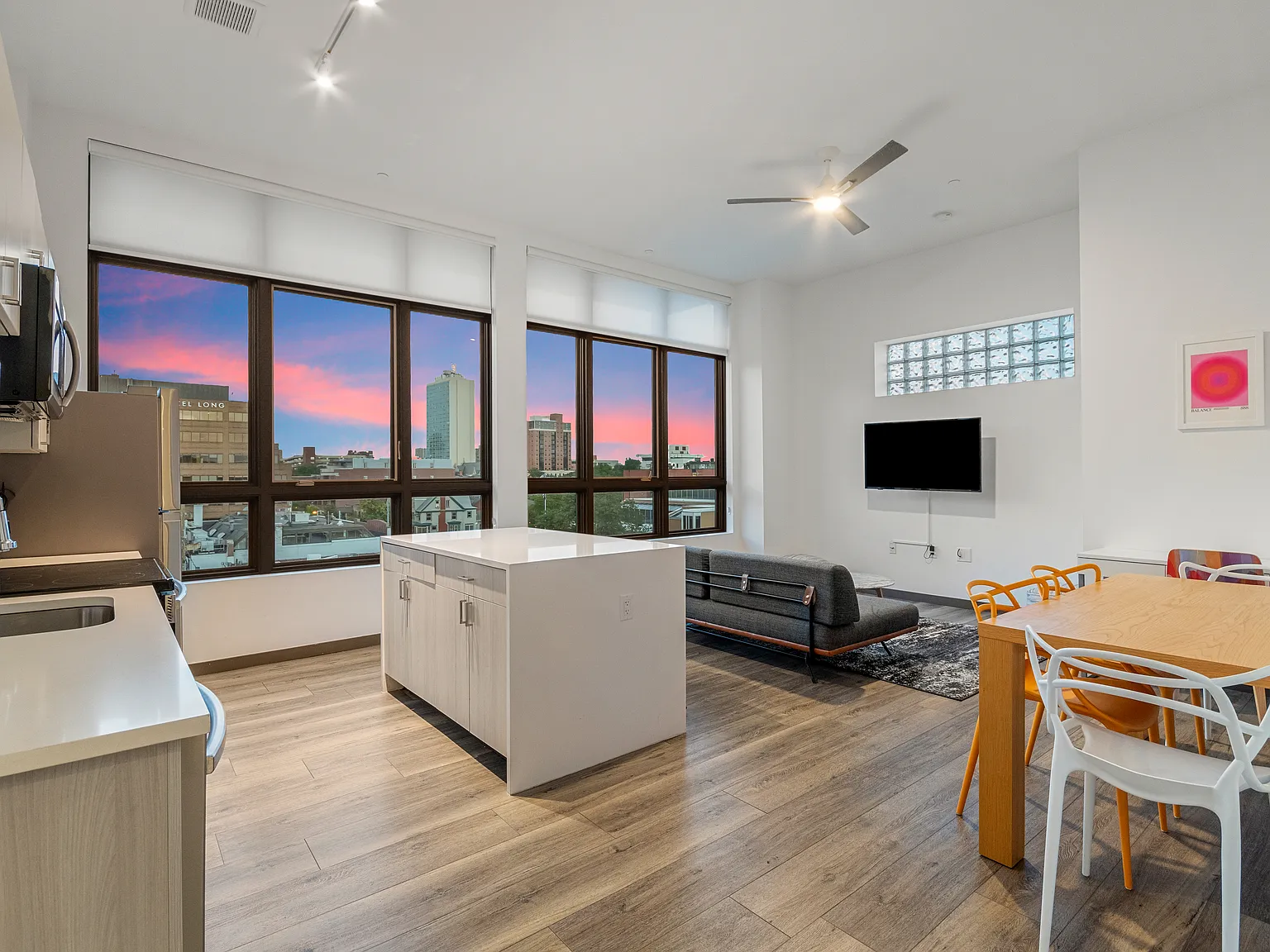 Exhibit A2 Apartments — Photo 3