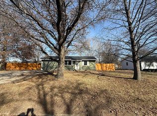 2548 SW Shunga Dr, Topeka, KS 66611