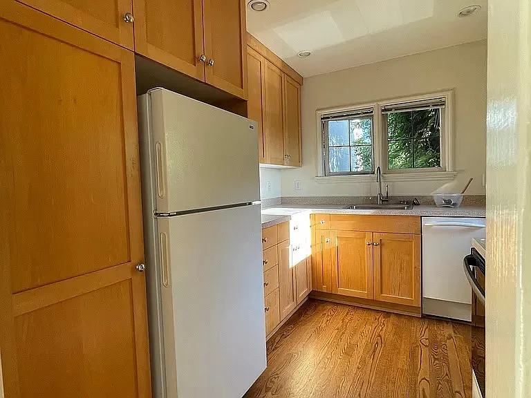 417 Harvard Ave E #5 — Photo 6