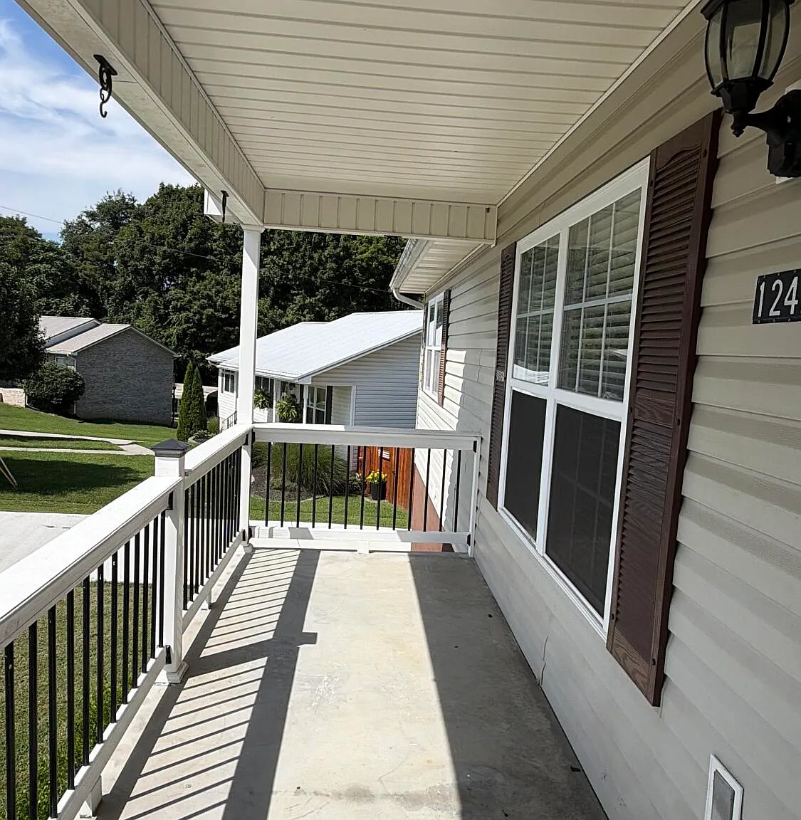 3 bed, 2.0 bath, 1292 sqft, $2,400 — Photo 2