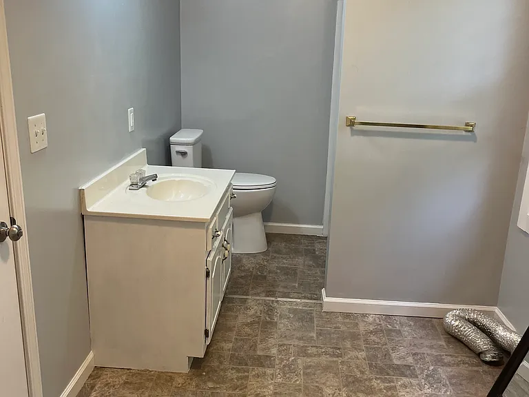 1403 Bel Aire Dr — Photo 2
