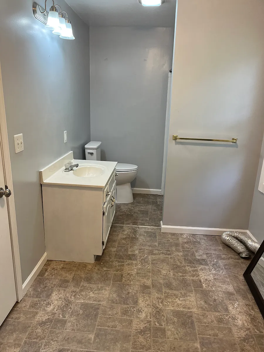 Building Photo - 1403 Bel Aire Dr