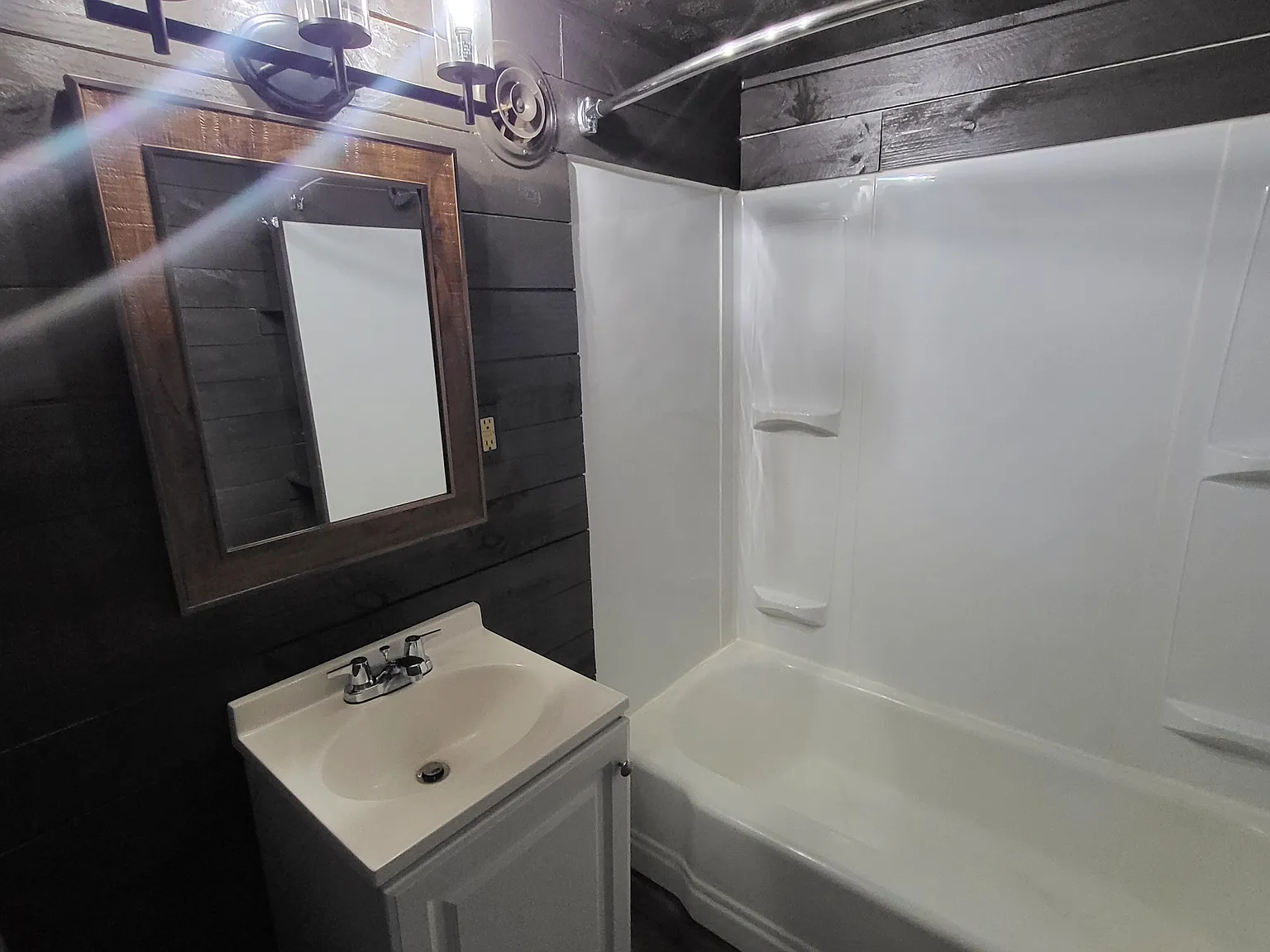 1166 Woodland St NE — Photo 3