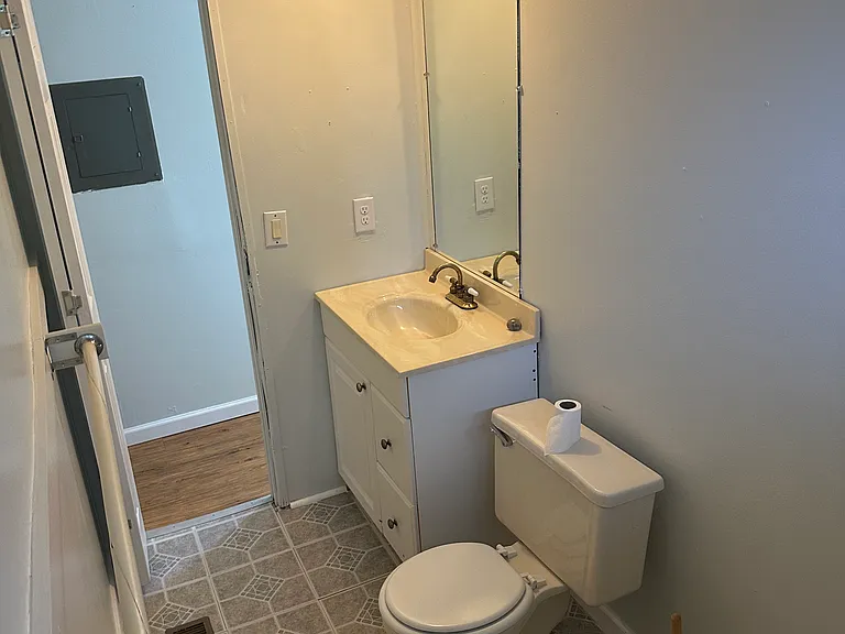 182 Vine St — Photo 10