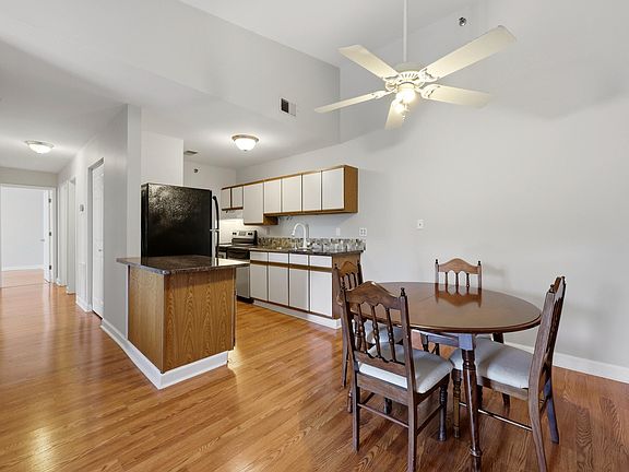 5th image of 209 Simpson Ave APT 304