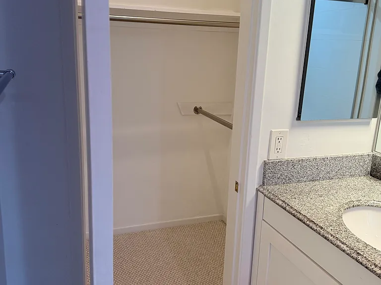 2250 N Beachwood Dr #203 — Photo 14