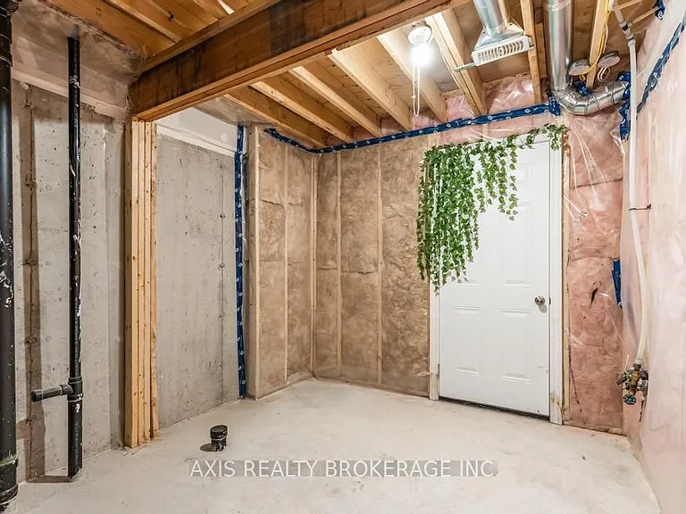 2978 Turner Cres — Photo 38