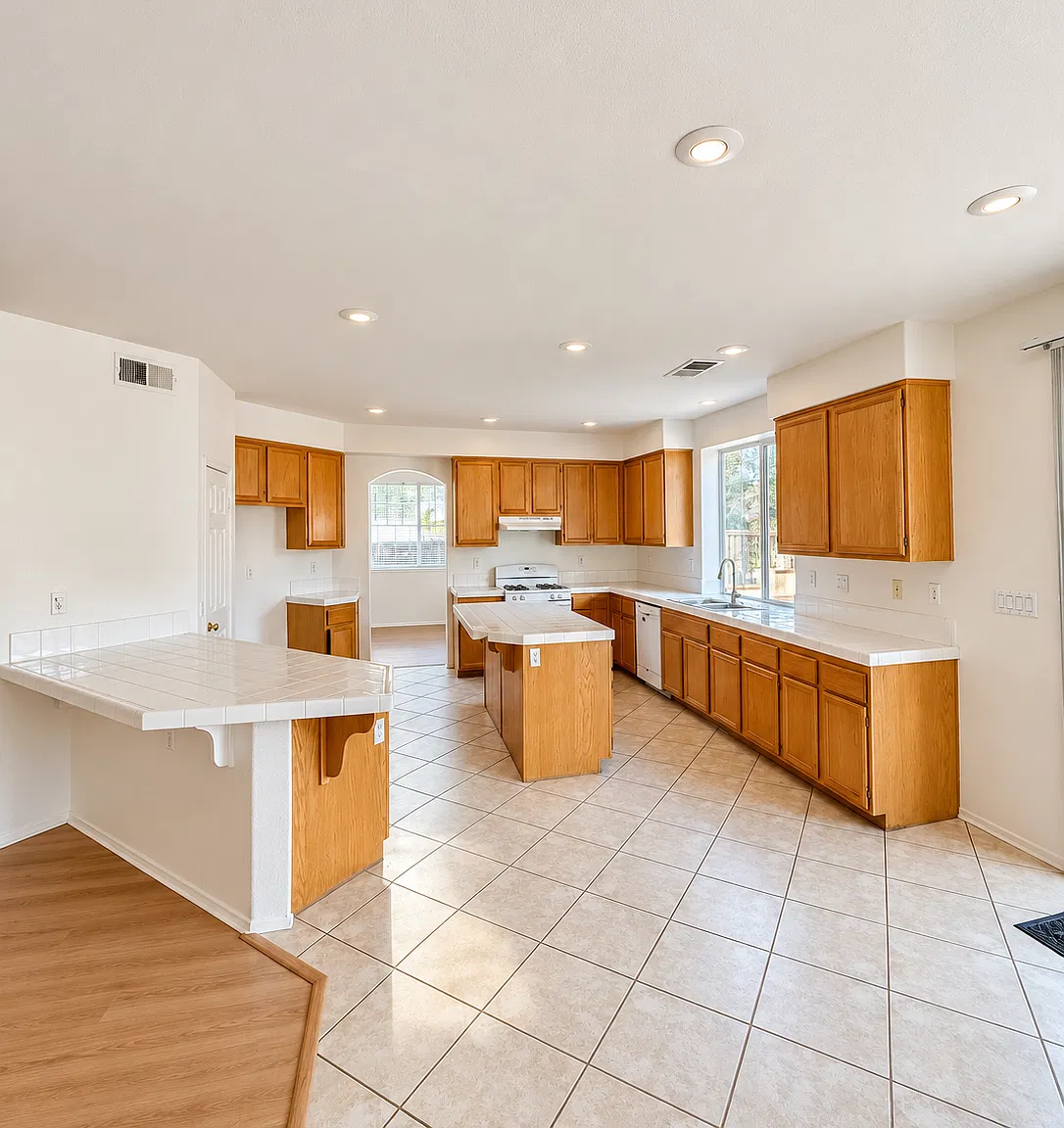 5 bed, 2855 sqft, $3,845 — Photo 4