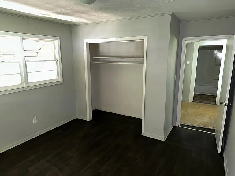 360 Farley St — Photo 6