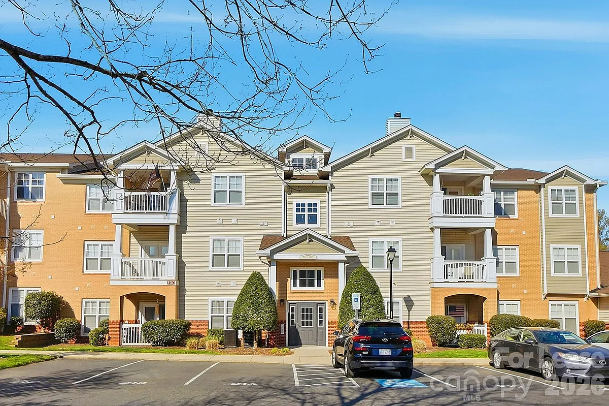 Building Photo - 17122 Red Feather Dr