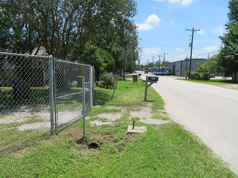 422 Mill Ave — Photo 21