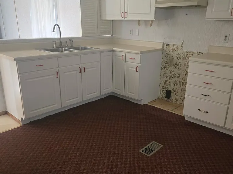233 Hickory St — Photo 2