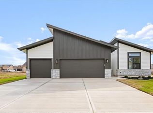 2623 SW Tracker Ln, Lees Summit, MO 64082