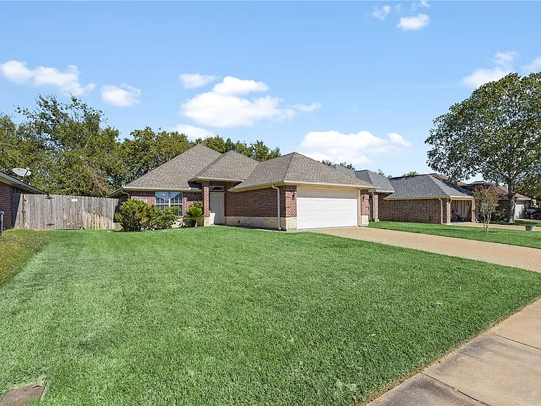 3511 Farah Dr — Photo 2