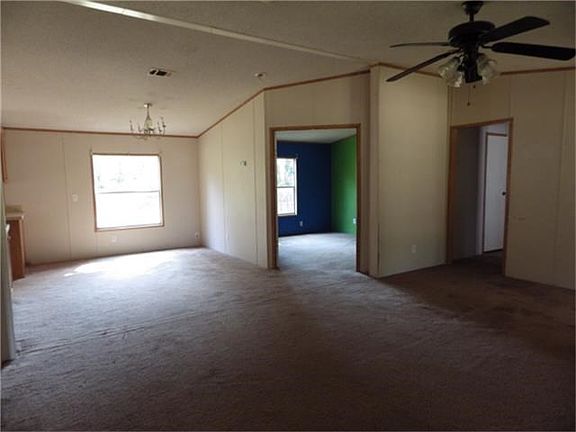 3rd image of 1545 Elm Dr
