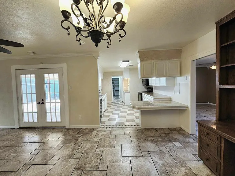 2905 Byron Ave — Photo 4