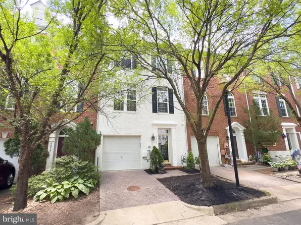 5076 Grimm Dr, Alexandria, VA 22304