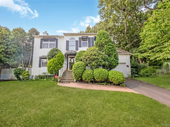 10 Gaetano Lane, Coram, NY 11727