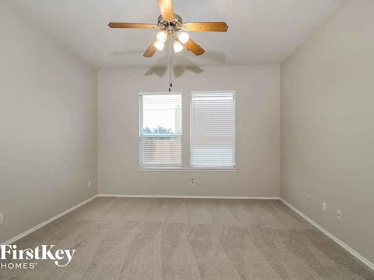 424 Stampede Ct — Photo 10