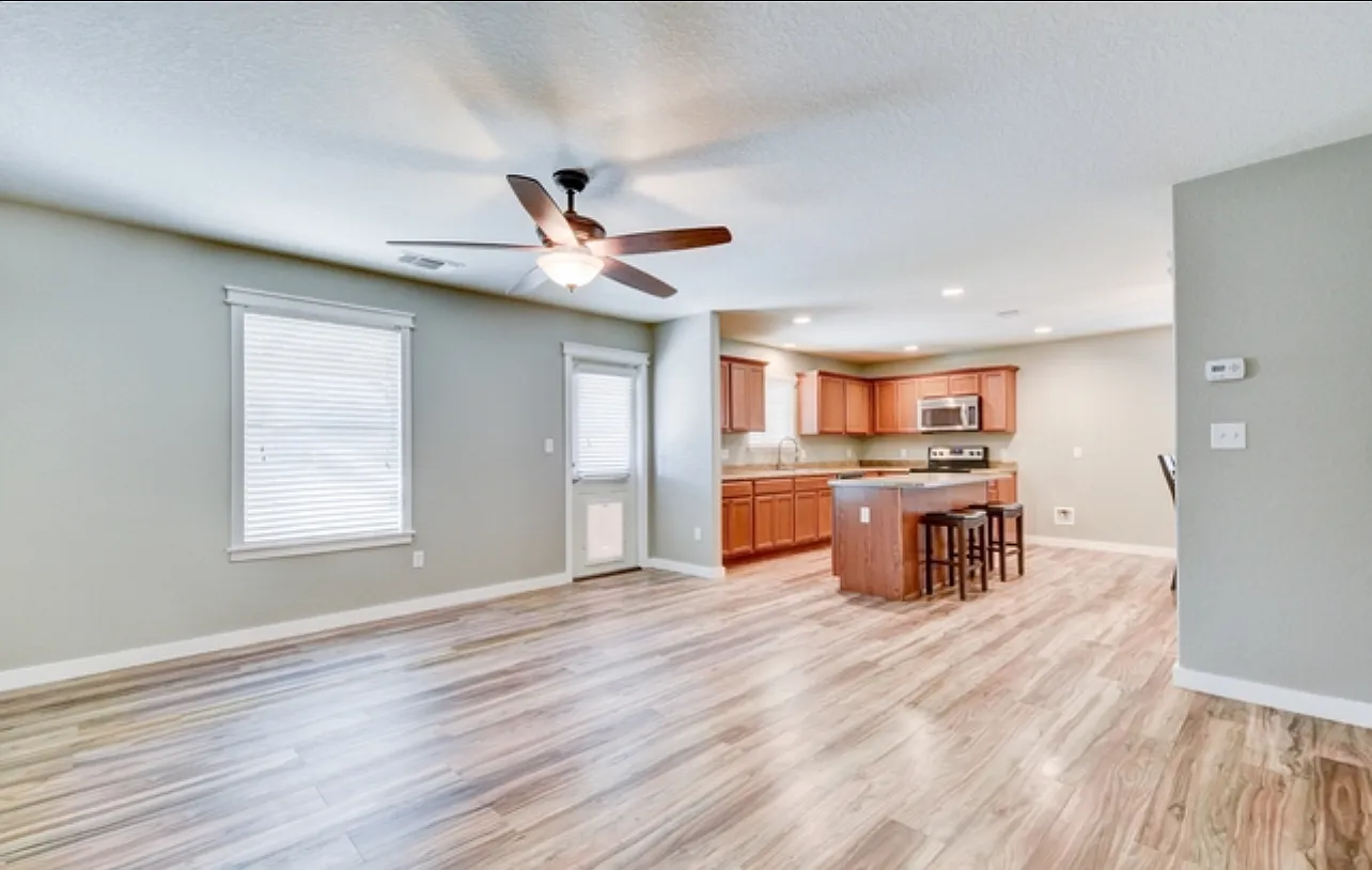 3 bed, 2.5 bath, 1600 sqft, $1,999 — Photo 4