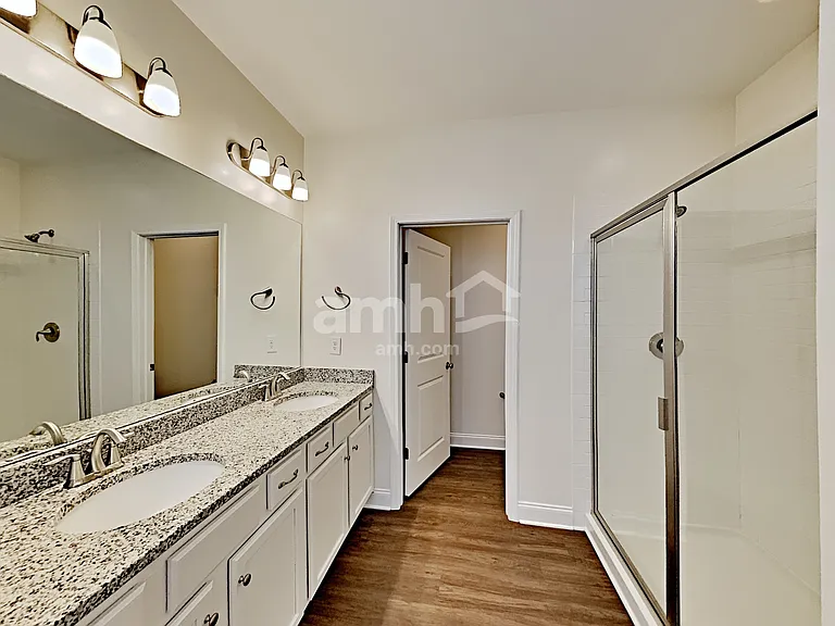 114 Lindridge Dr — Photo 12
