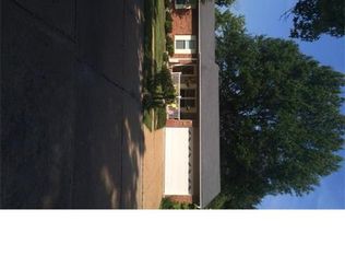 5765 Flaming Leaf Ct, Saint Louis, MO 63129