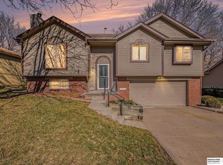 17112 Pine St, Omaha, NE 68130