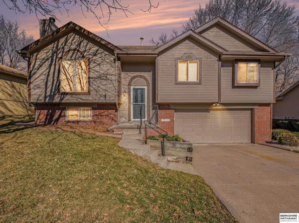 17112 Pine St, Omaha, NE 68130