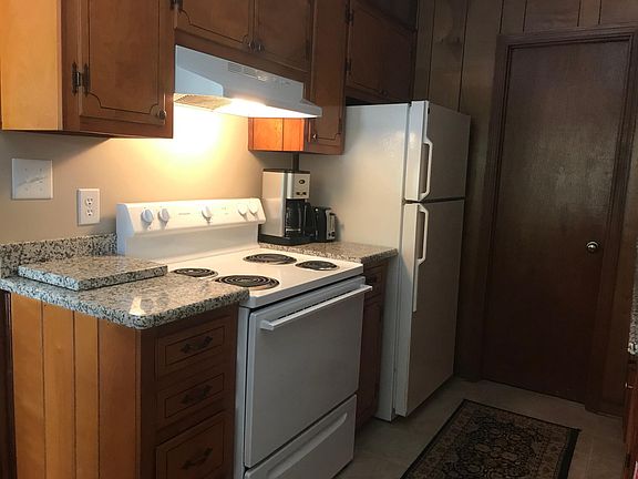 5th image of 130 Colonial Ct APT 39
