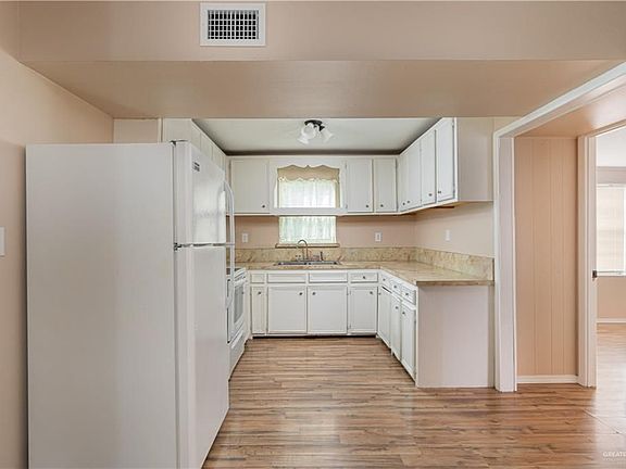 4th image of 504 Oblate St