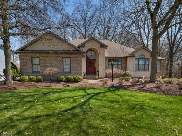 101 Pin Oak Pl, Campbell, OH 44405