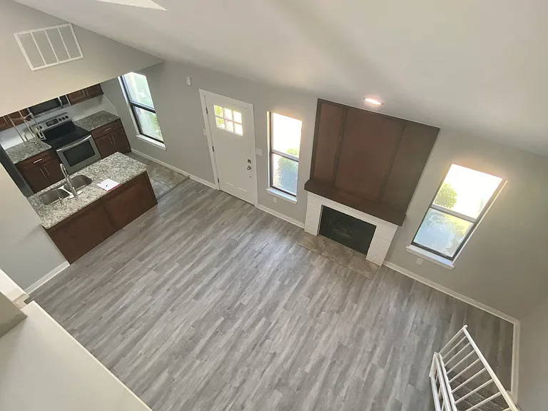 6824 NW Willow Springs Dr — Photo 3