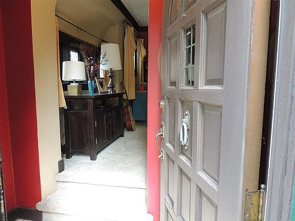 3rd image of 815 W 22nd St