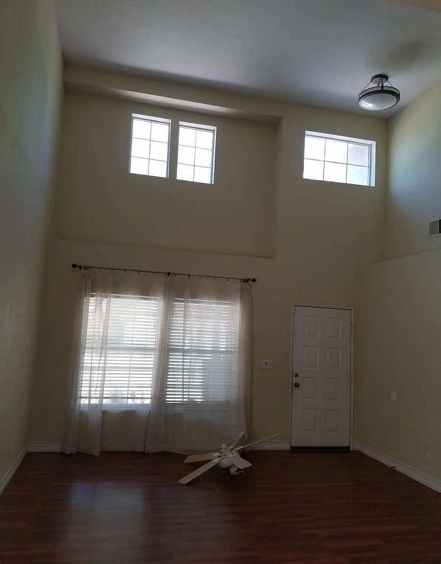 4 bed, 1756 sqft, $3,300 — Photo 4