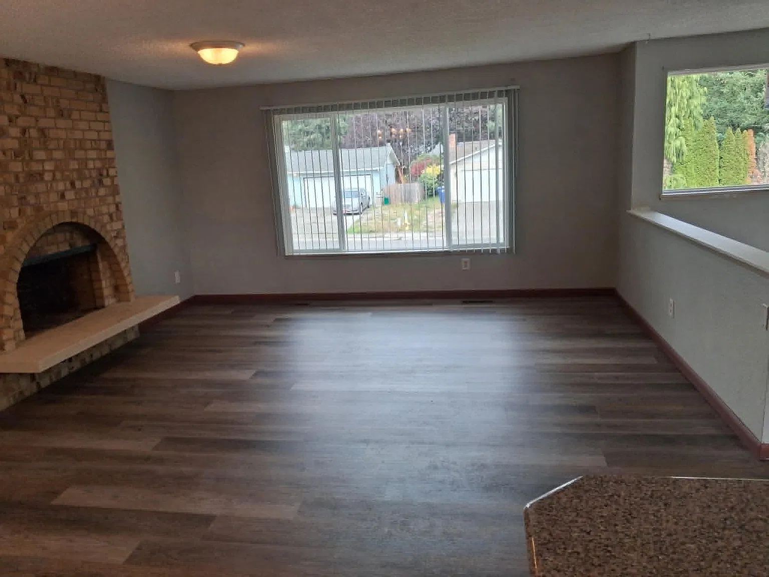 5 bed, 2240 sqft, $3,900 — Photo 3