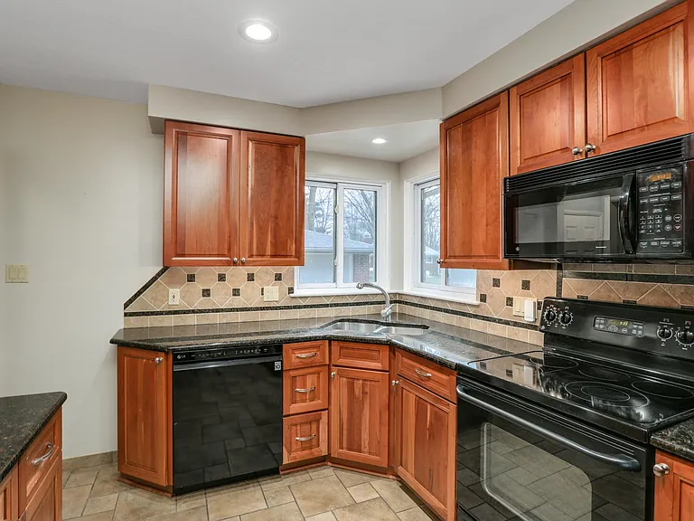 22826 Frederick Ave — Photo 8